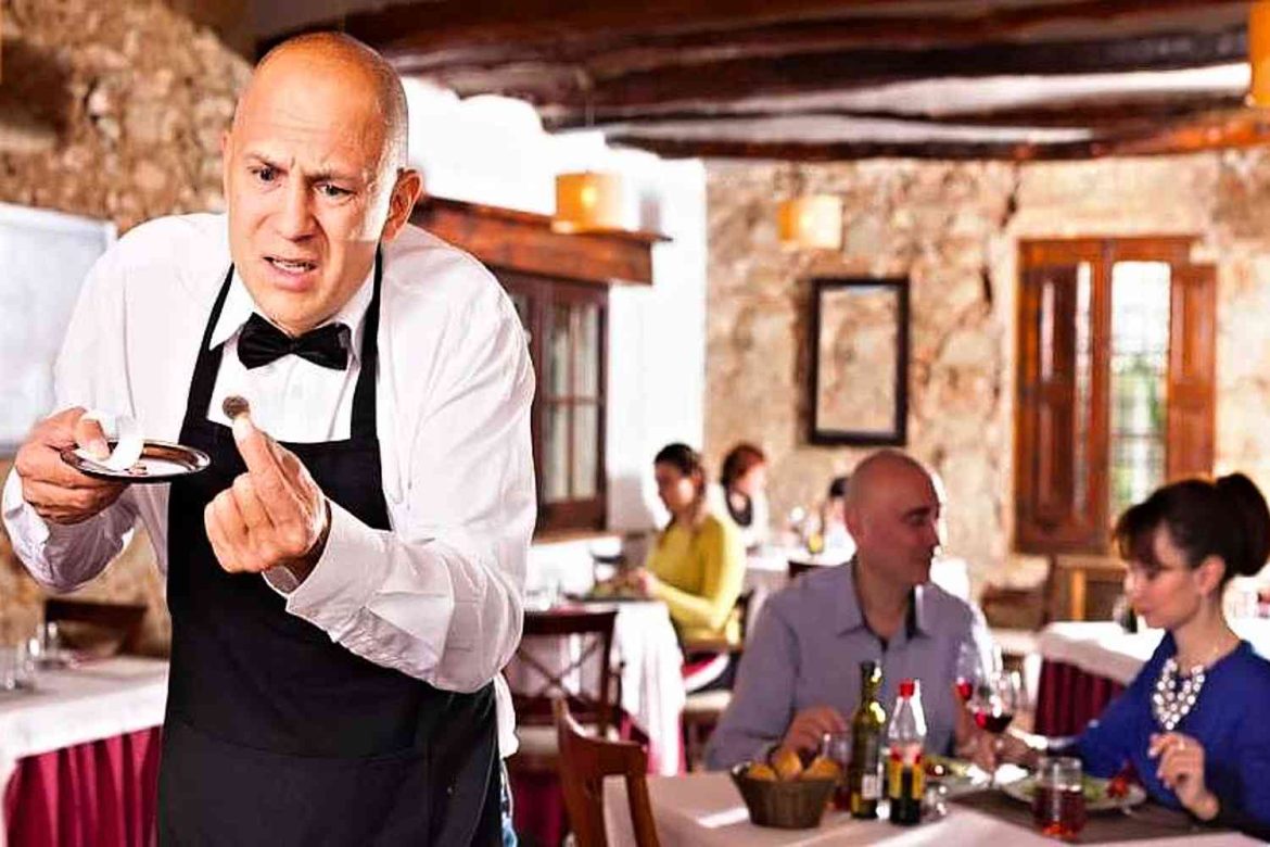 How to Tip Properly in Albania